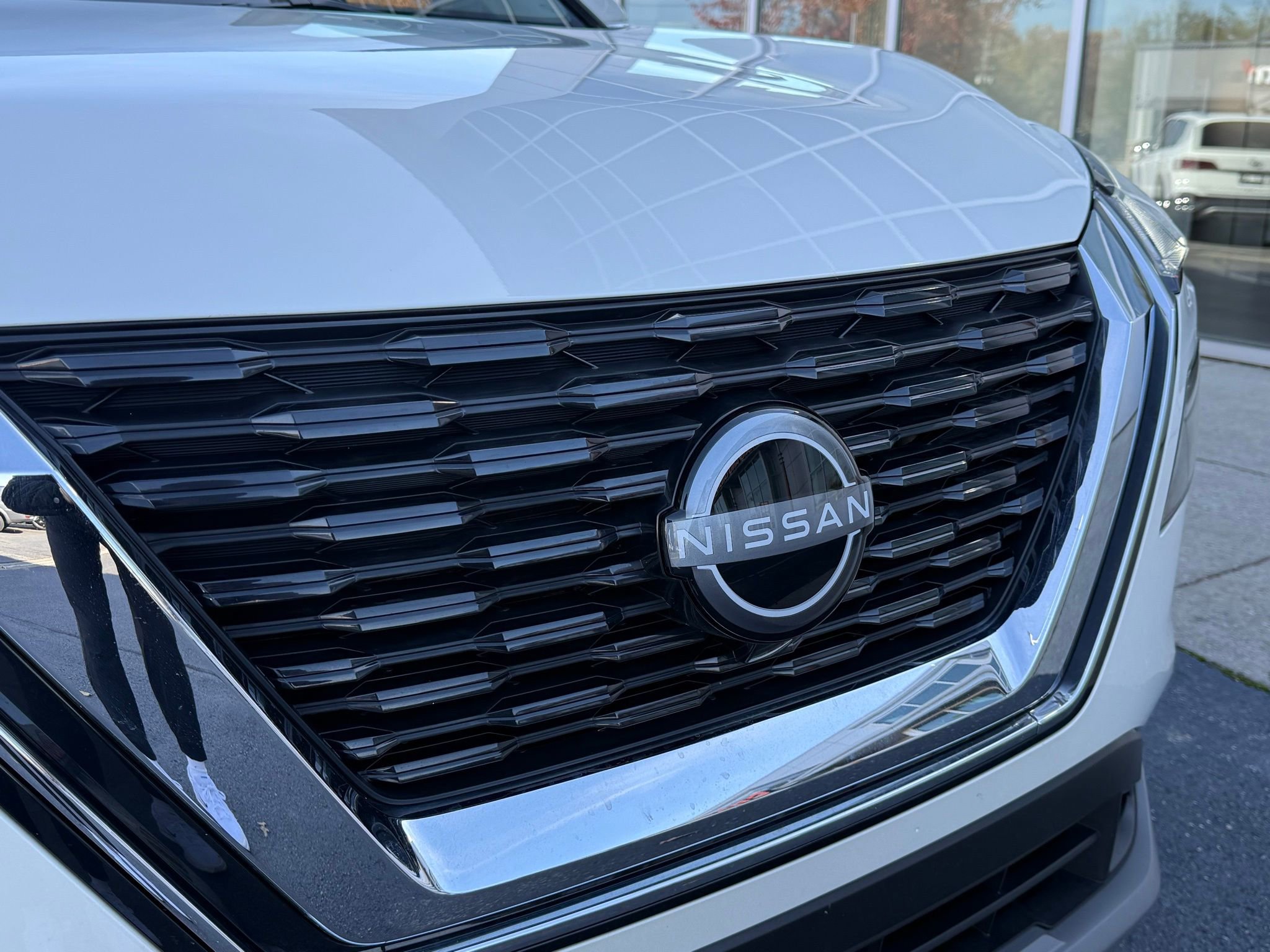 Used 2023 Nissan Rogue SV image 12