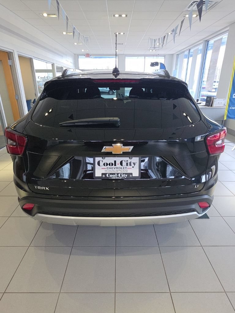 New 2026 Chevrolet Trax LT w/ LT Convenience Package FWD image 5