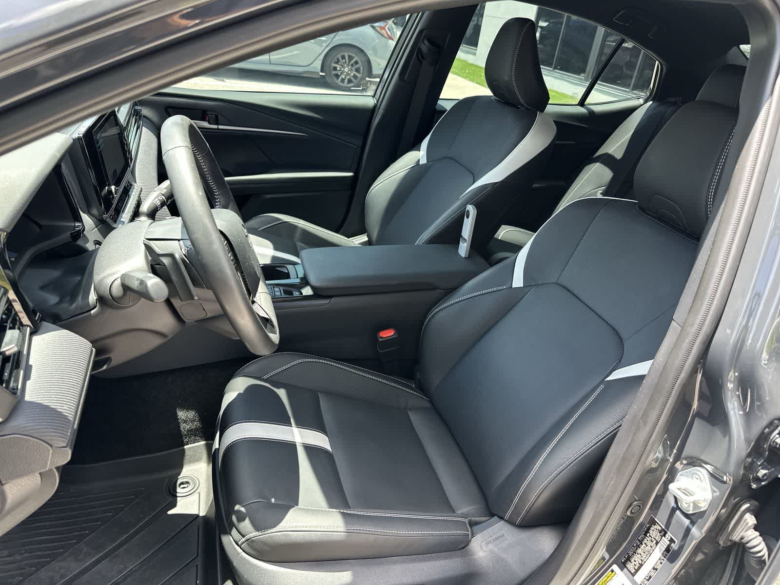 Used 2026 Toyota Camry SE w/ Convenience Package FWD image 2