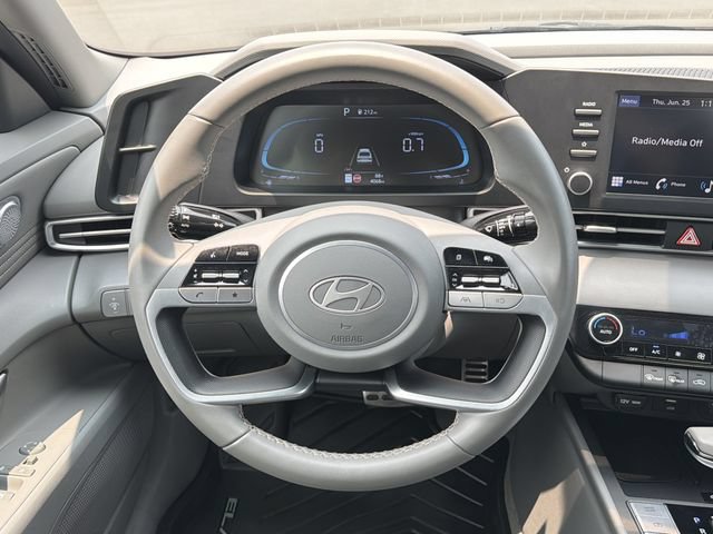 Used 2025 Hyundai Elantra Sport FWD image 17