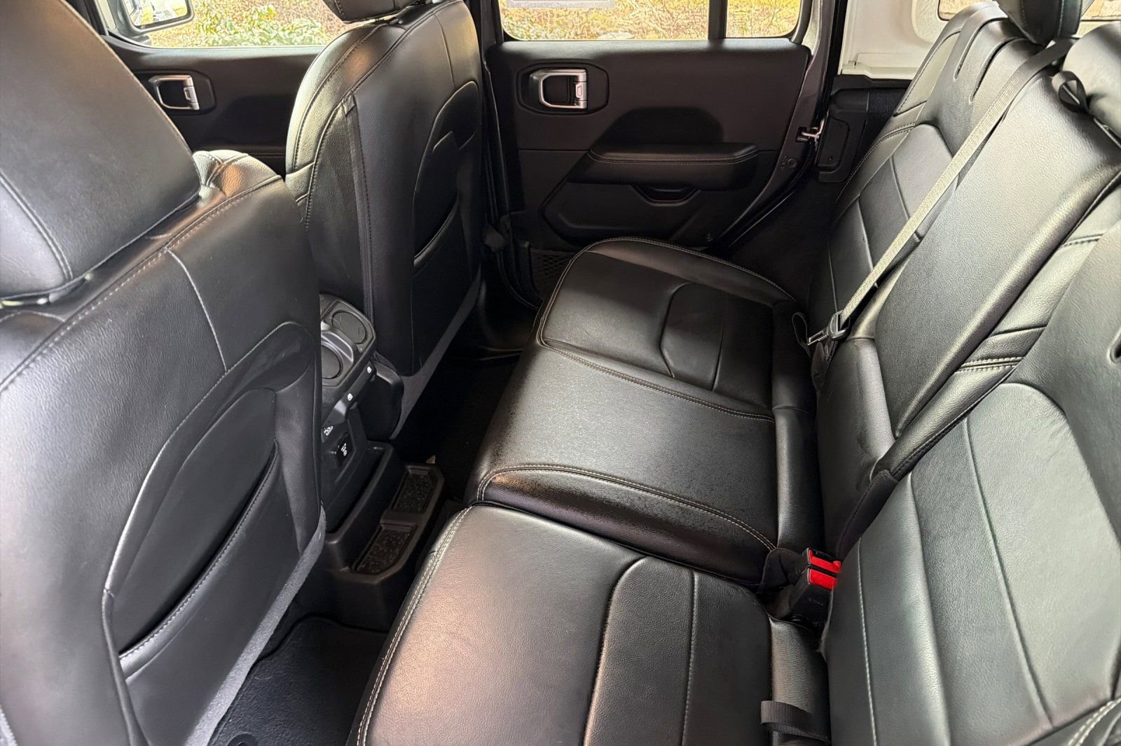 Used 2022 Jeep Wrangler Unlimited Sahara image 12