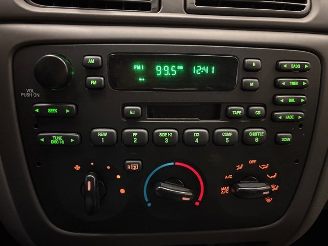 Used 2004 Ford Taurus SE image 16