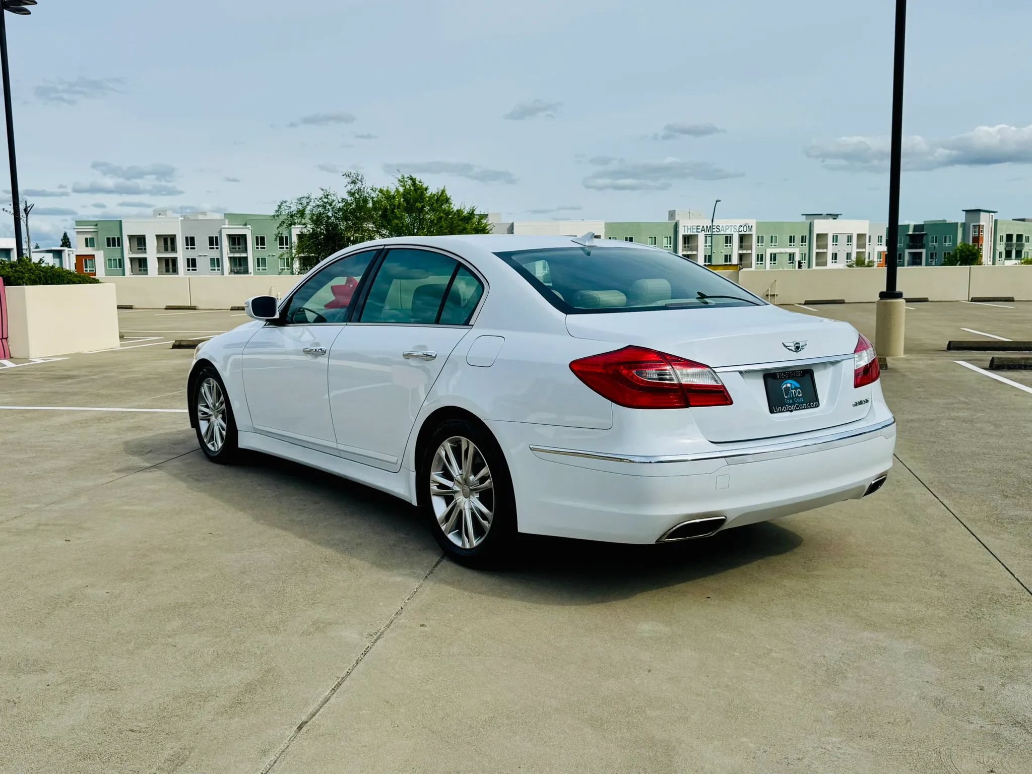 Used 2014 Hyundai Genesis 3.8 RWD image 11