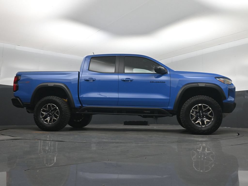 Used 2026 Chevrolet Colorado ZR2 w/ Technology Package AWD/4WD image 16