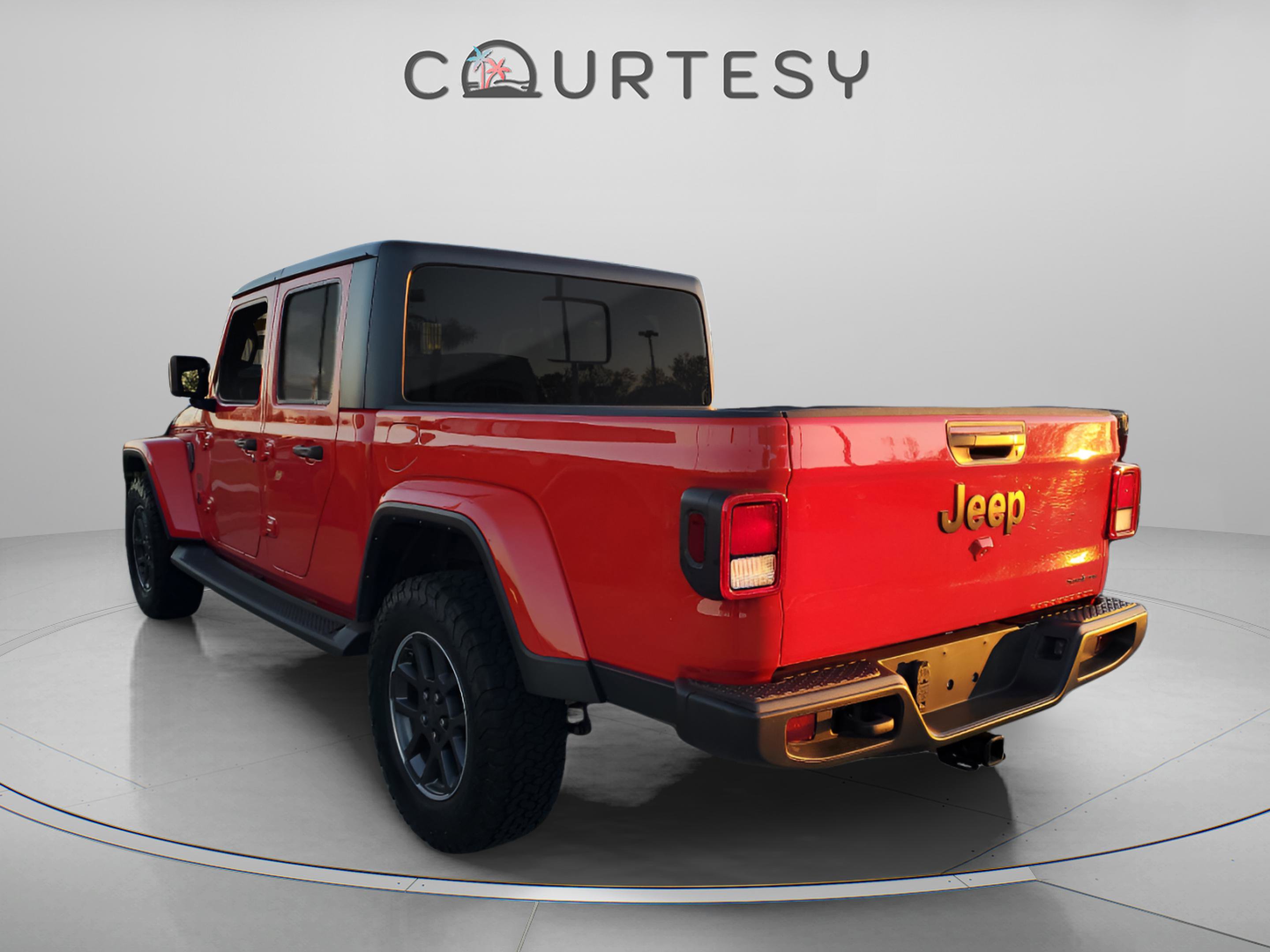 Certified 2023 Jeep Gladiator Sport AWD/4WD image 3