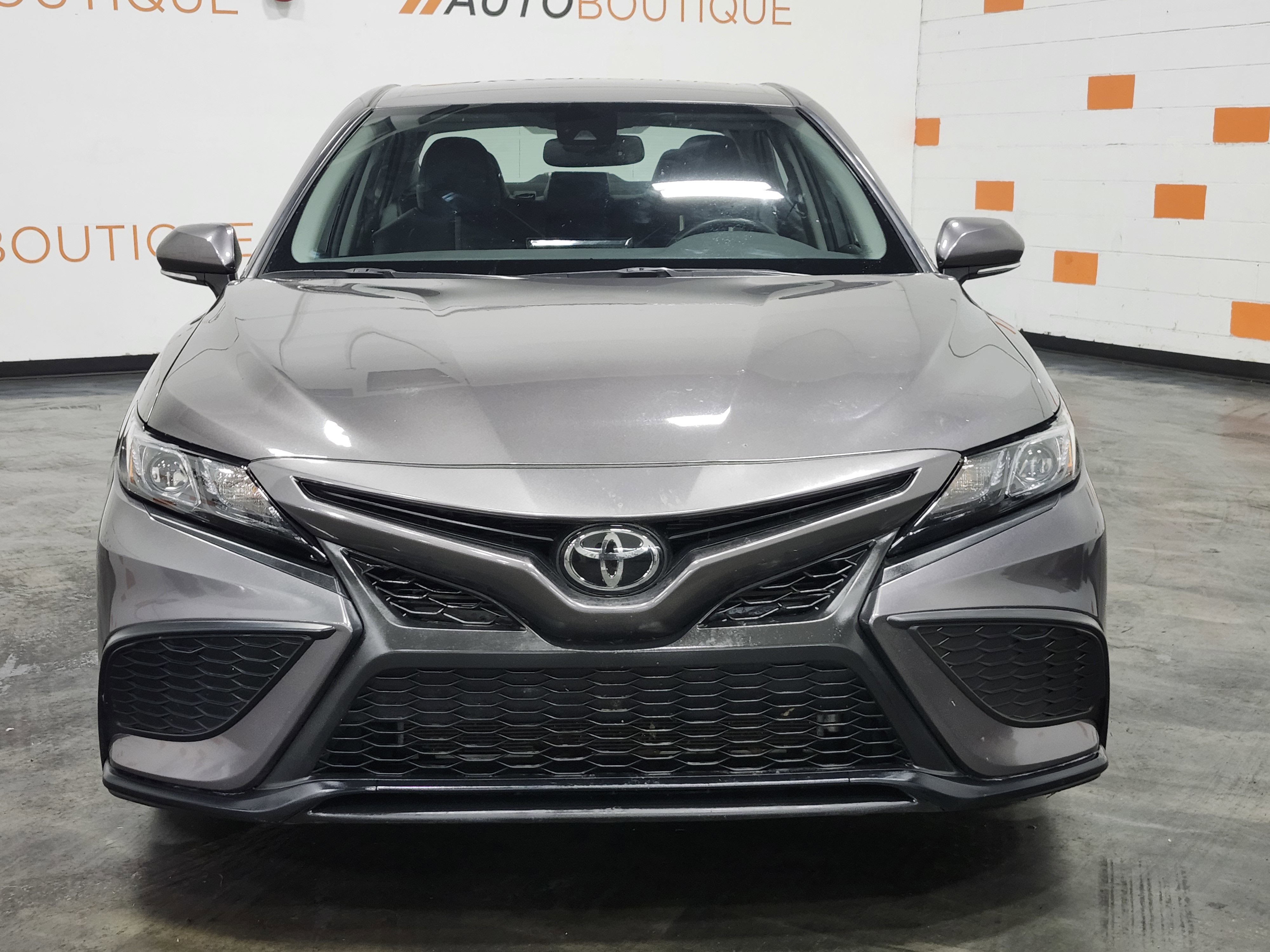 Used 2024 Toyota Camry SE w/ Convenience Package FWD image 3