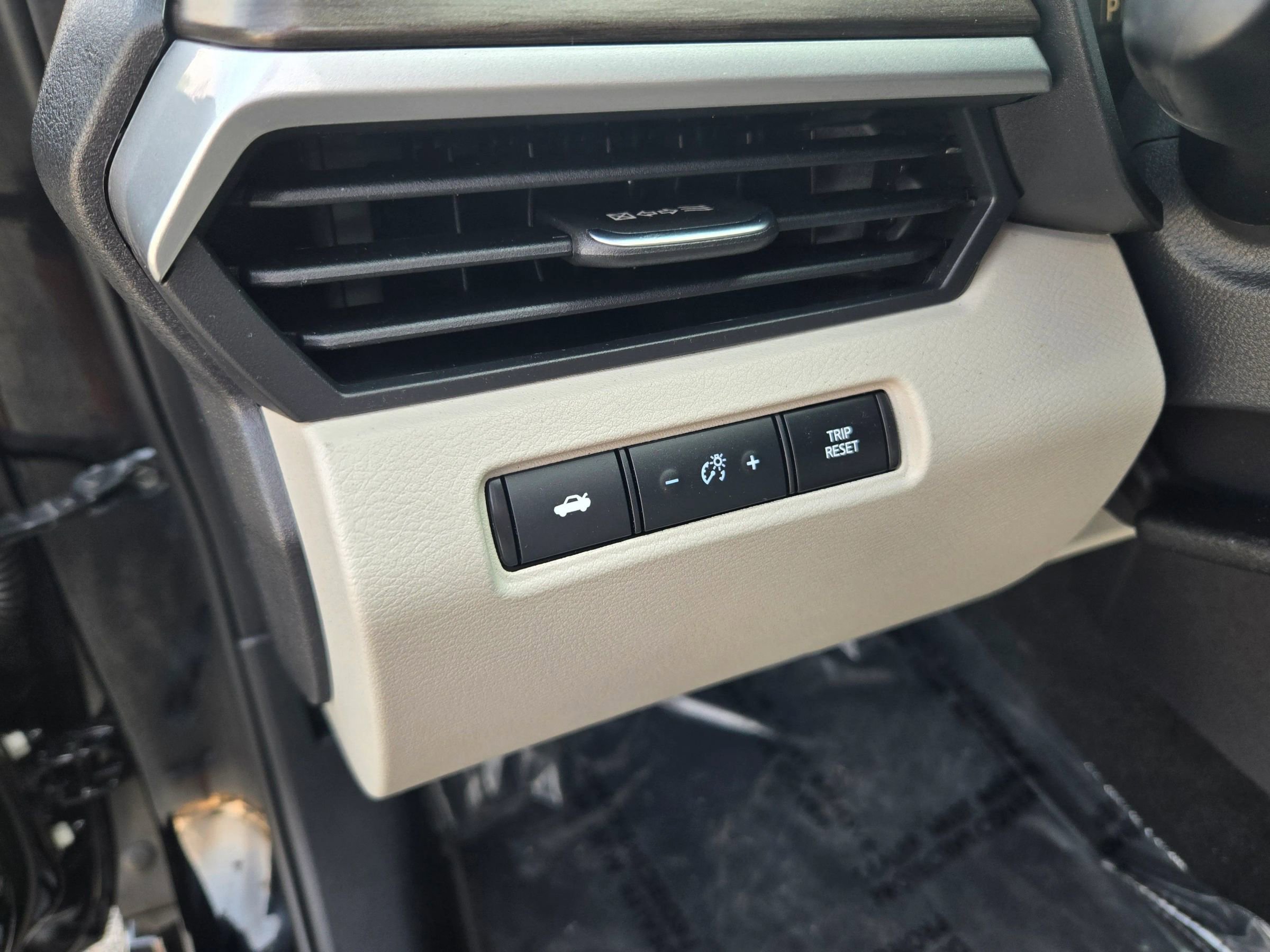 Used 2025 Nissan Altima 2.5 SV image 32