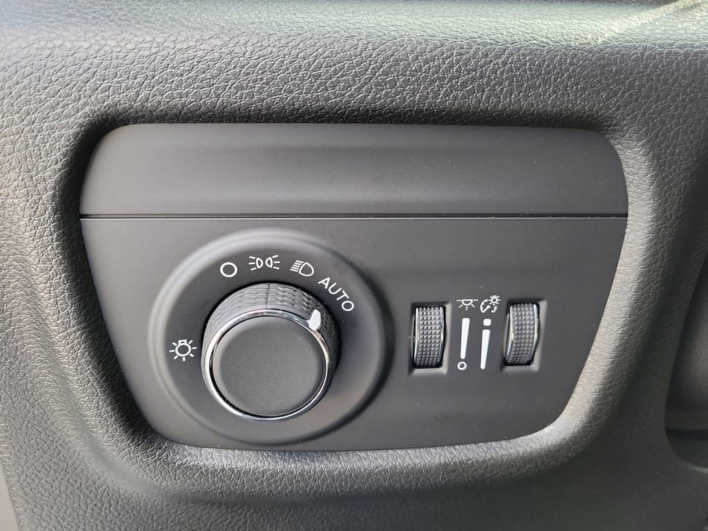 New 2026 Jeep Grand Cherokee Altitude image 24