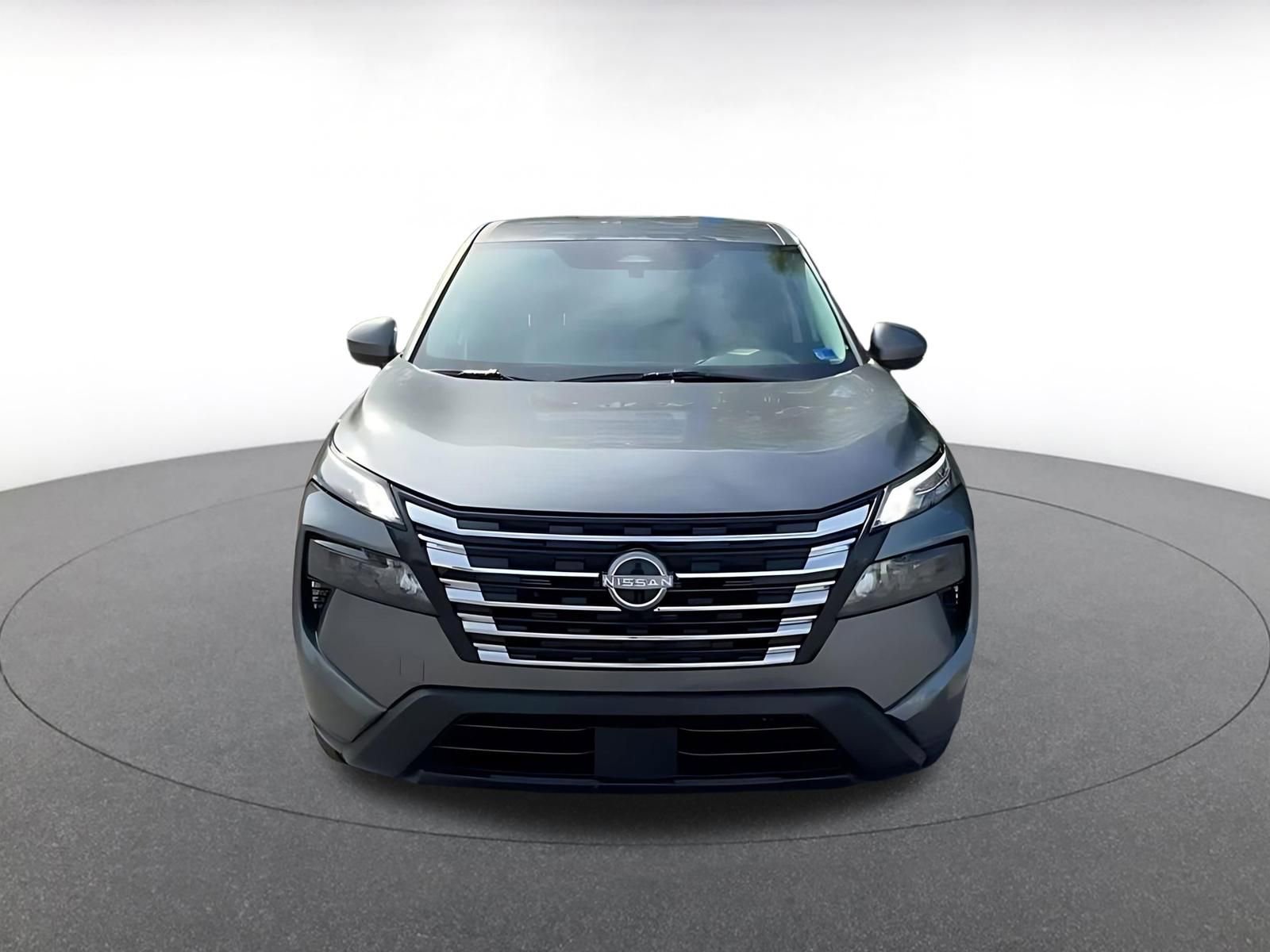 Used 2025 Nissan Rogue SV image 4