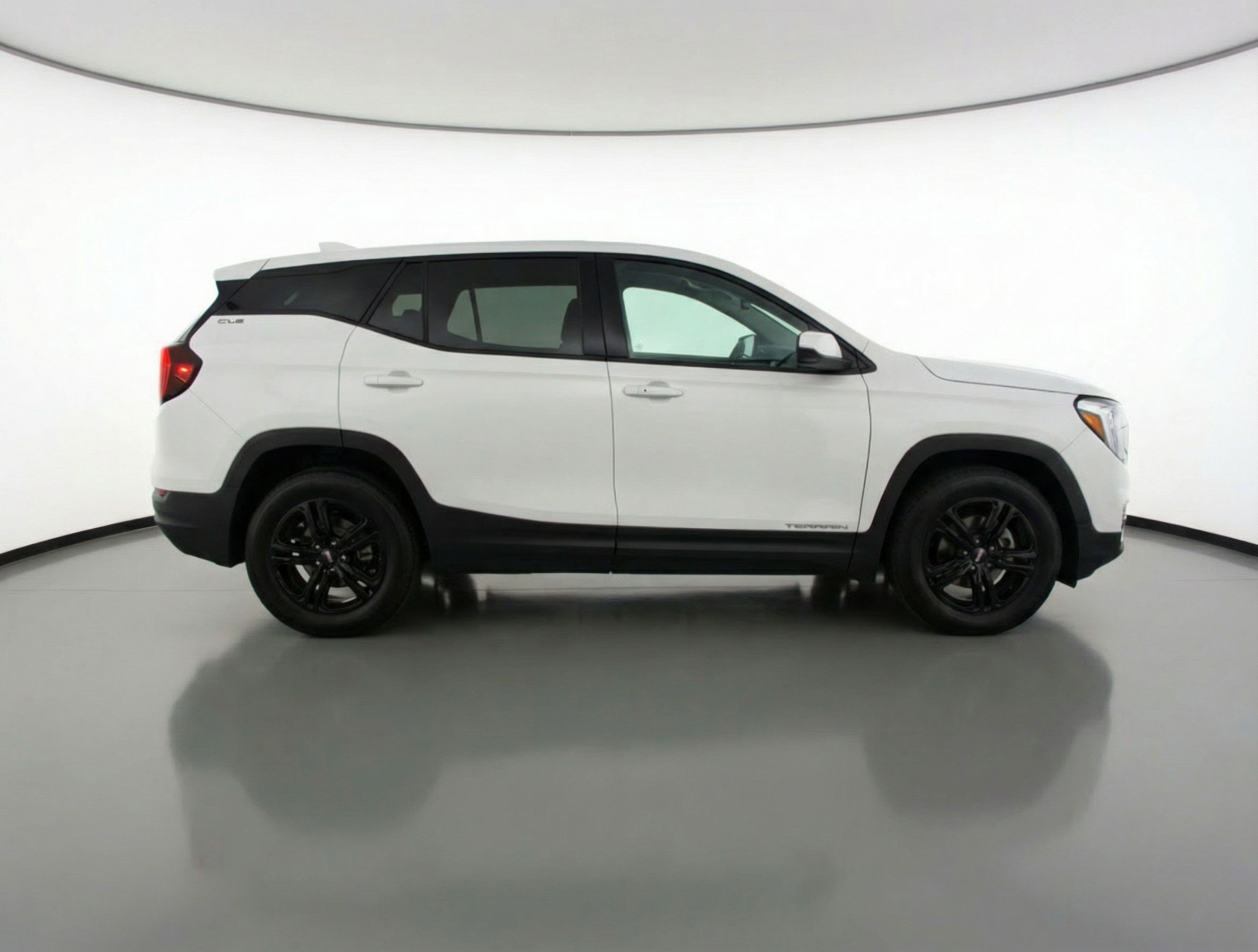 Used 2024 GMC Terrain SLE image 11