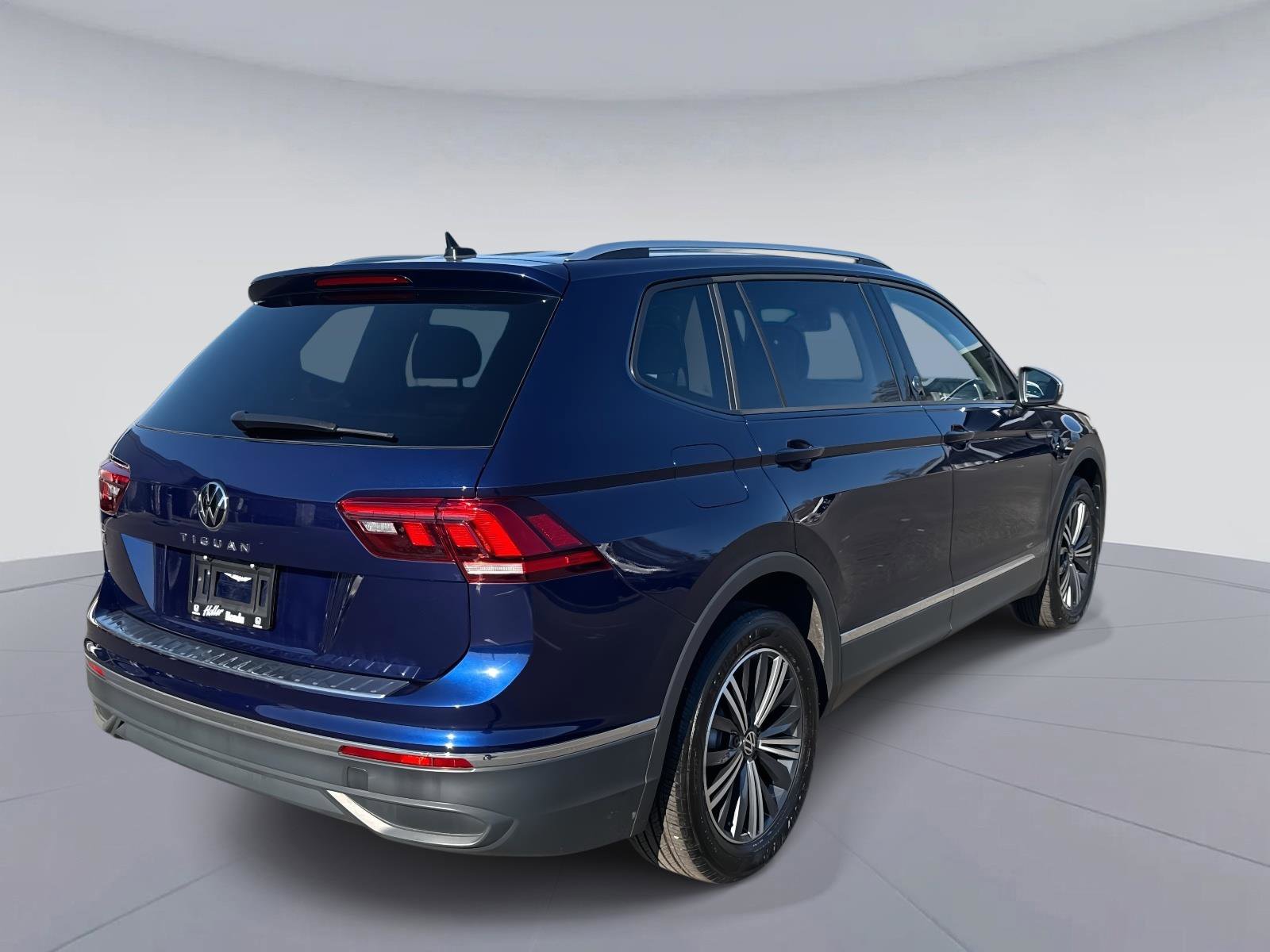 Used 2024 Volkswagen Tiguan Wolfsburg Edition image 4