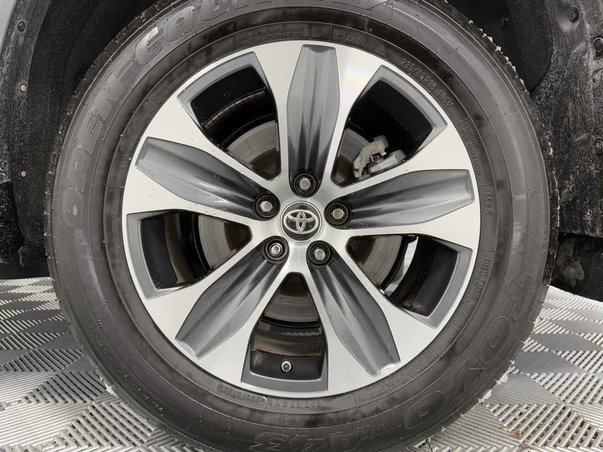 Used 2024 Toyota Highlander XLE image 33