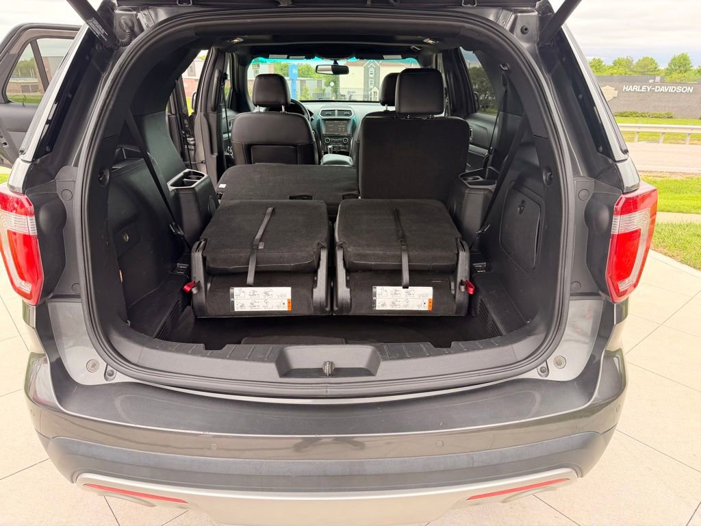 Used 2016 Ford Explorer XLT w/ Equipment Group 202A AWD/4WD image 34