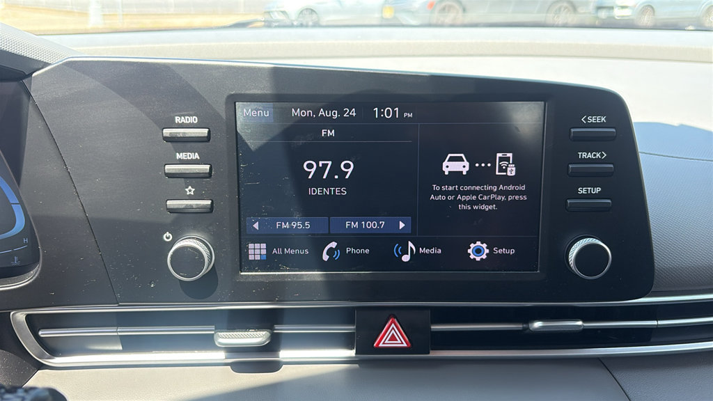 Used 2024 Hyundai Elantra SE FWD image 19