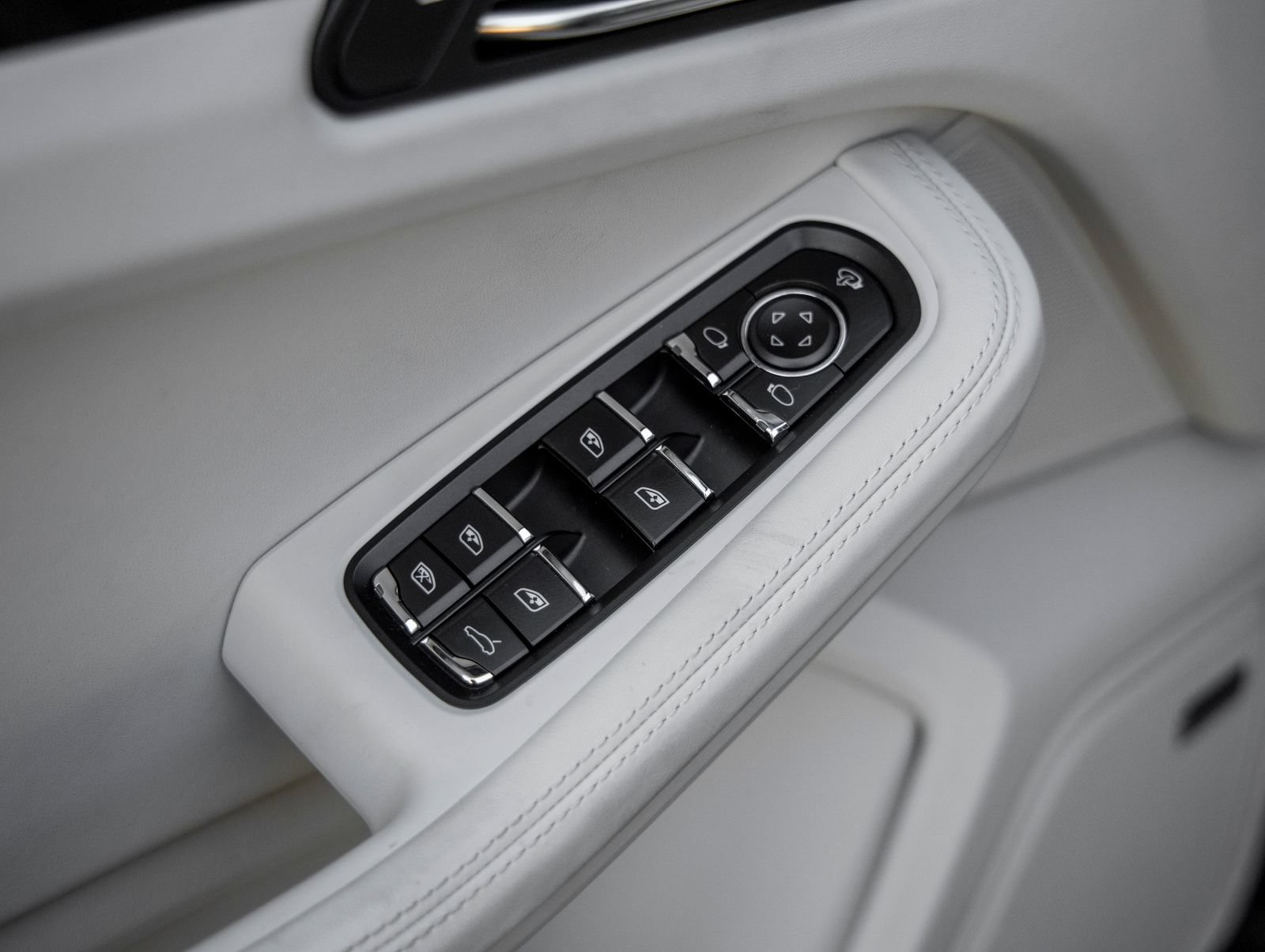 Certified 2025 Porsche Macan GTS AWD/4WD image 20
