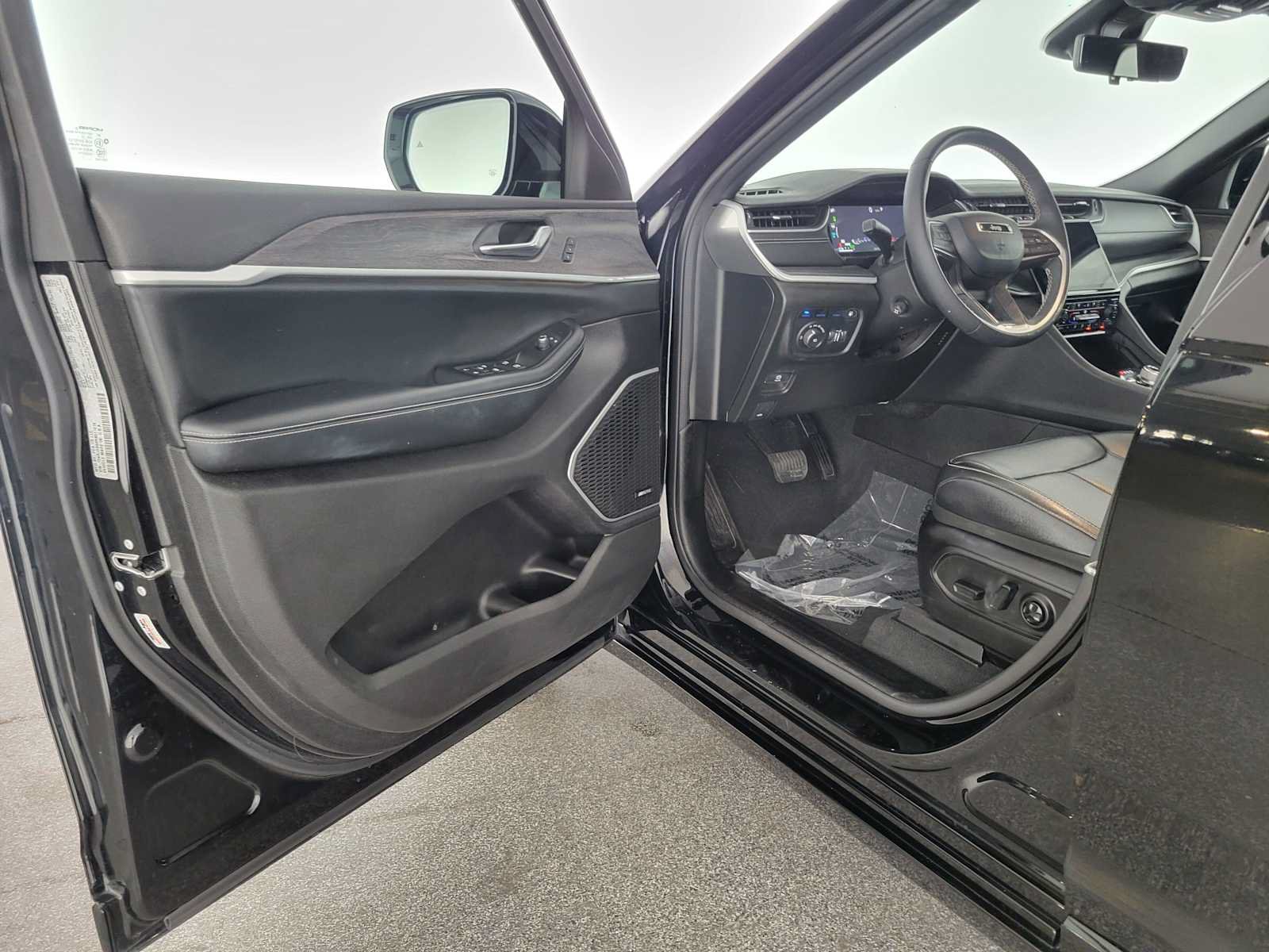 Used 2024 Jeep Grand Cherokee Limited 4xe AWD/4WD image 18