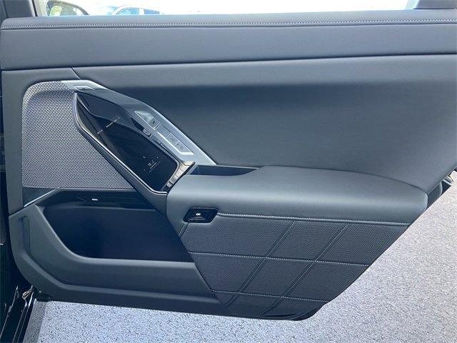 Certified 2025 BMW 740i xDrive w/ Executive Package image 32