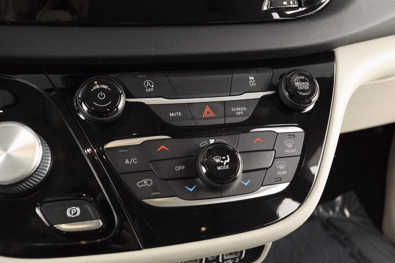 Used 2021 Chrysler Voyager Lxi FWD image 19