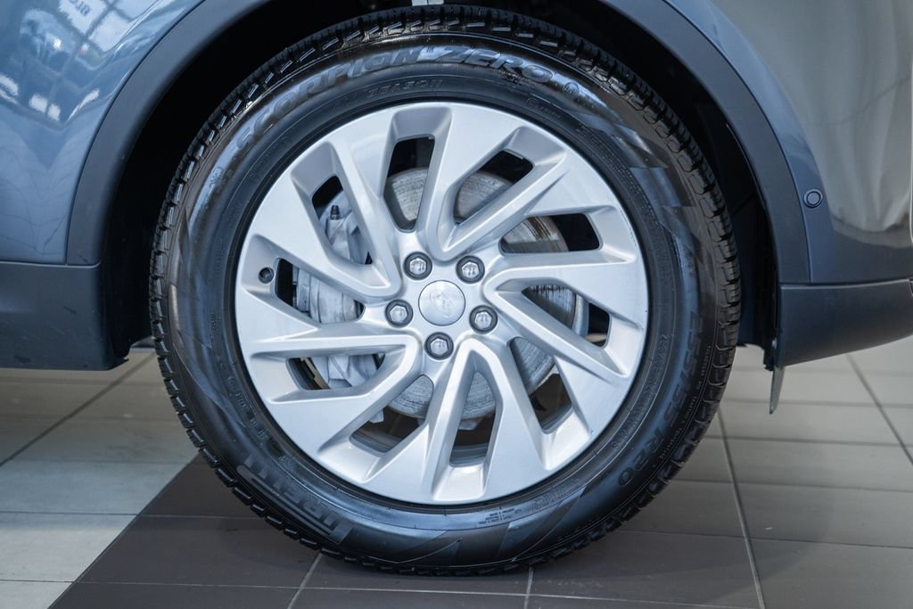 Used 2024 Land Rover Discovery S AWD/4WD image 15