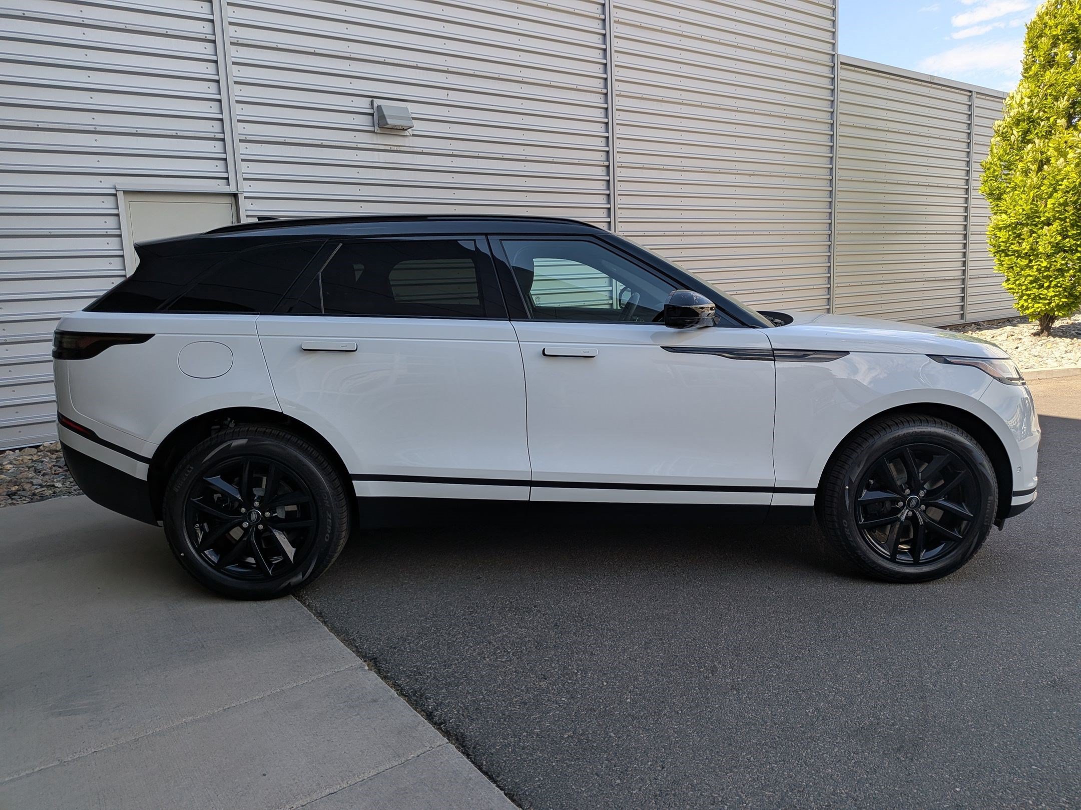 New 2026 Land Rover Range Rover Velar S AWD/4WD image 4