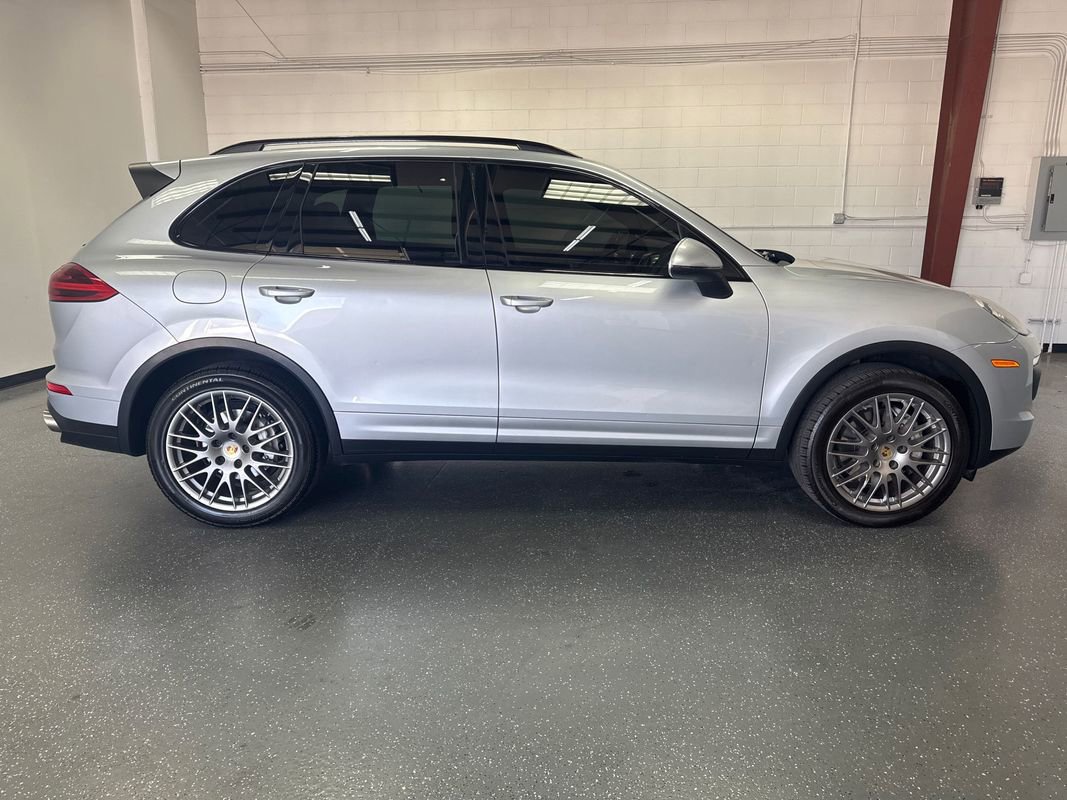 Used 2016 Porsche Cayenne S AWD/4WD image 3