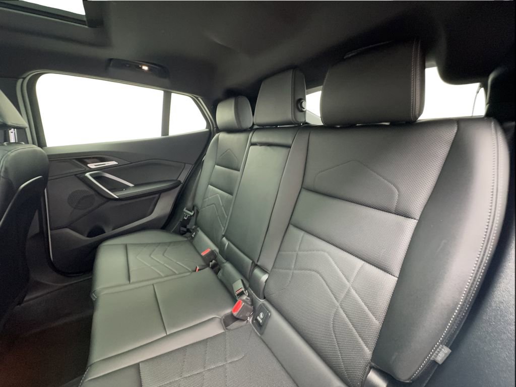 Used 2025 BMW X2 xDrive28i image 26