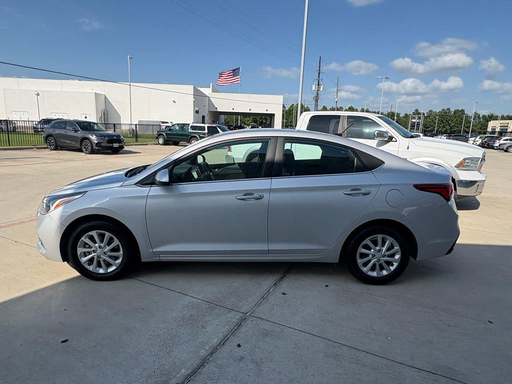 Used 2022 Hyundai Accent SEL FWD image 5