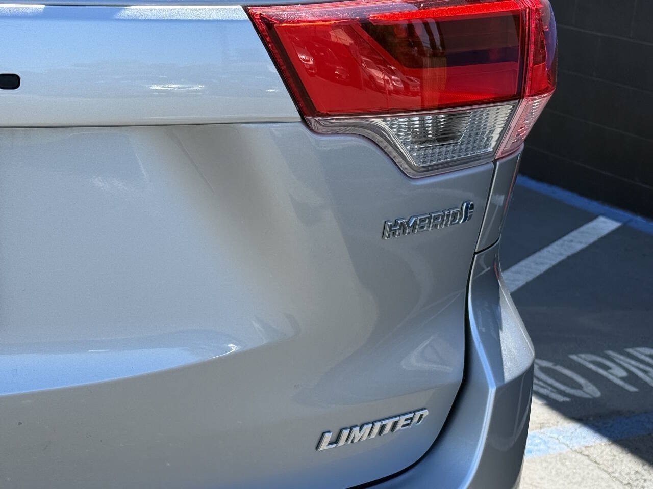 Used 2017 Toyota Highlander Limited Platinum AWD/4WD image 32