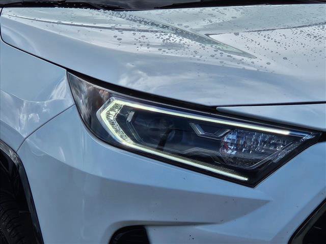 Used 2021 Toyota RAV4 SE w/ Weather & Moonroof Package AWD/4WD image 4