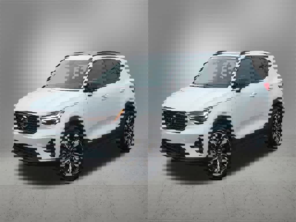 Used 2023 Volvo XC40 B5 Ultimate w/ Protection Package Premier image 1