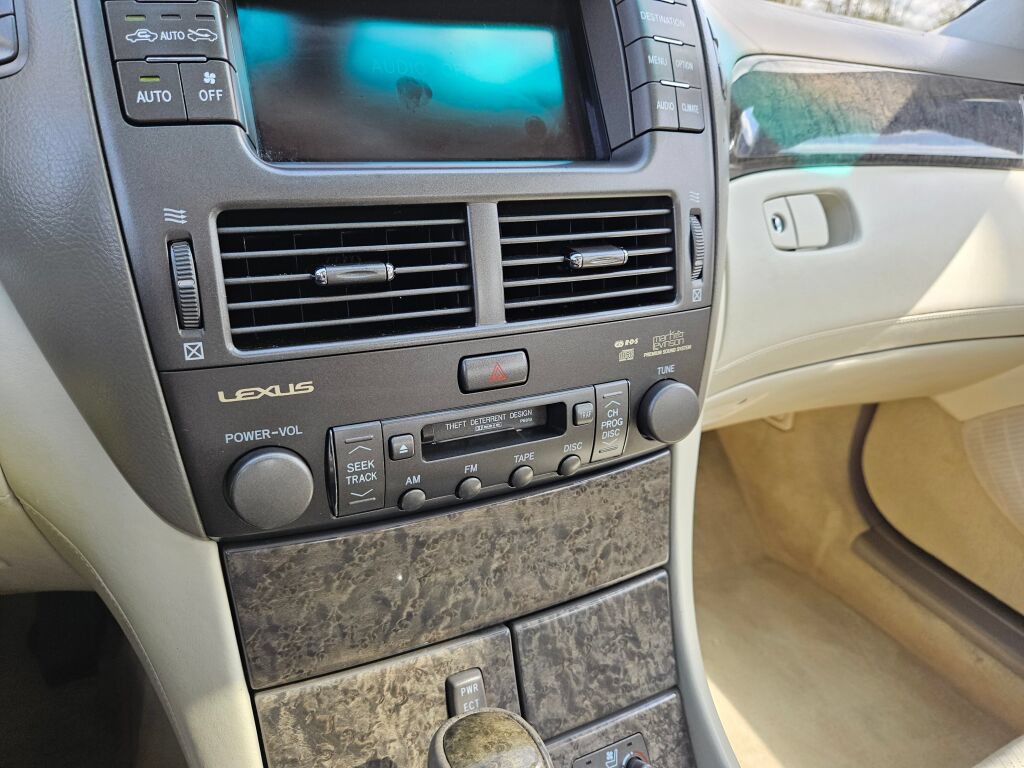 Used 2002 Lexus LS 430 RWD image 20
