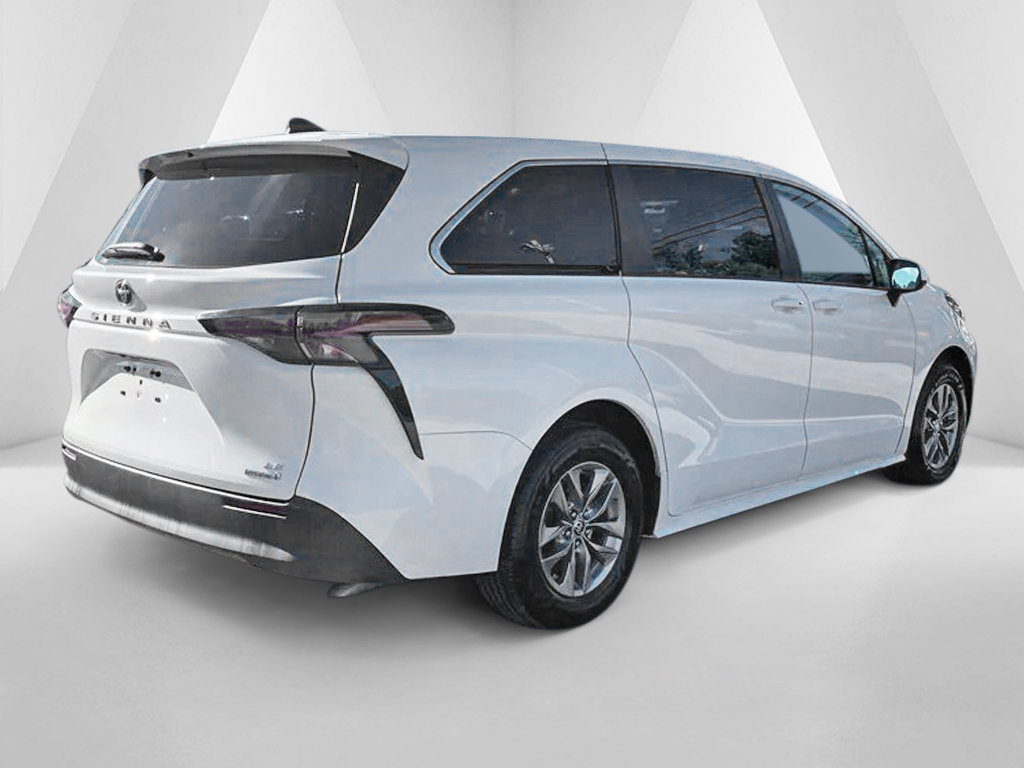 Used 2024 Toyota Sienna LE FWD image 10