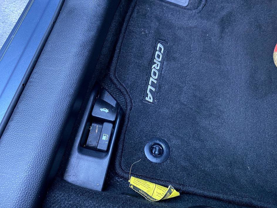 Certified 2025 Toyota Corolla SE image 10