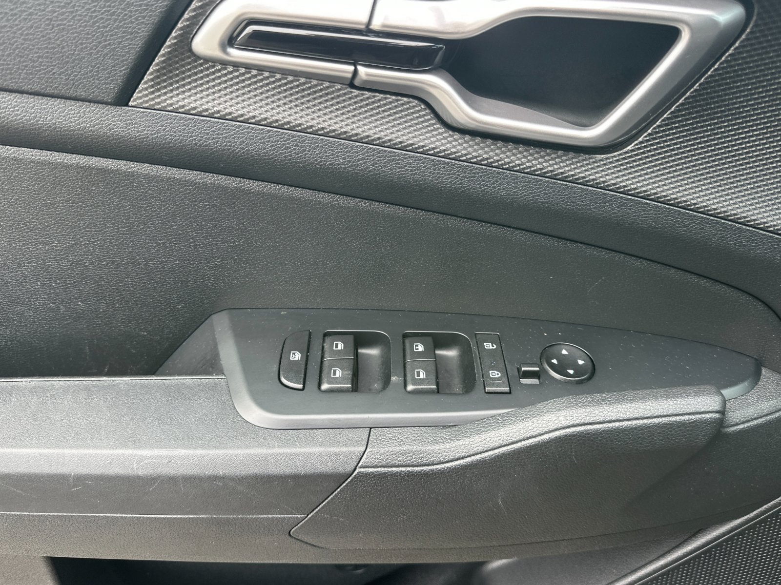 Used 2024 Kia Sportage LX FWD image 11