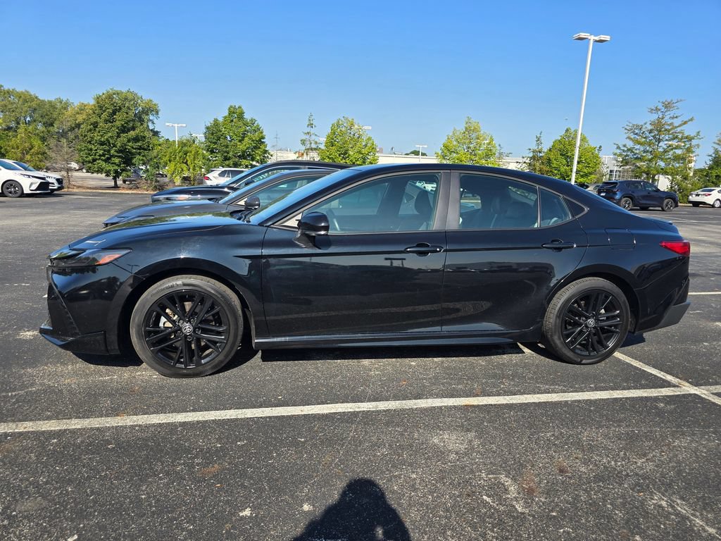 Used 2025 Toyota Camry SE FWD image 5