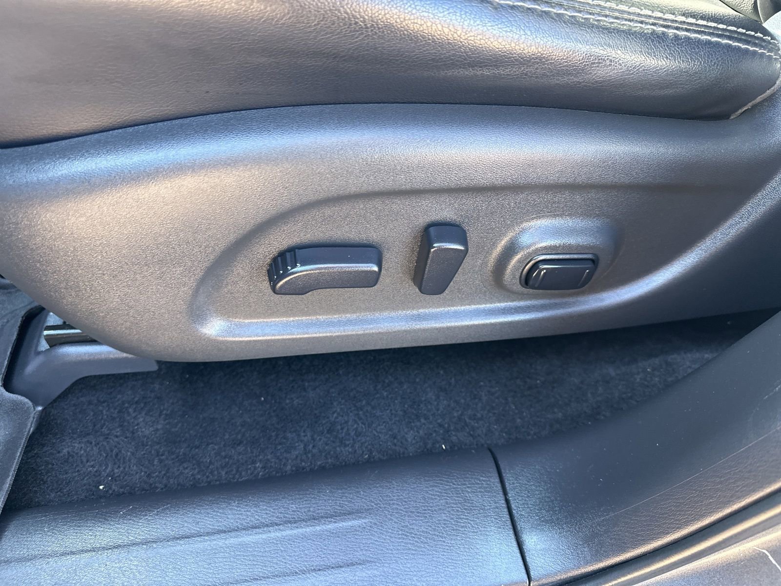 Used 2019 Nissan Pathfinder SL AWD/4WD image 14