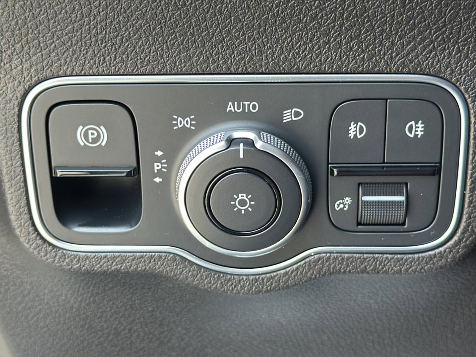 Used 2021 Mercedes-Benz GLB 250 4MATIC image 29