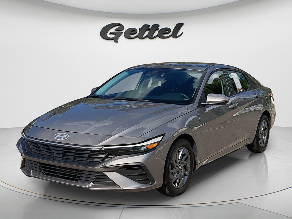Used 2024 Hyundai Elantra SEL FWD image 1