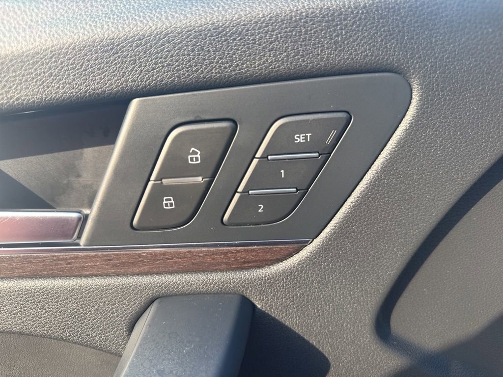 Used 2023 Audi Q5 2.0T Premium w/ Convenience Package AWD/4WD image 17