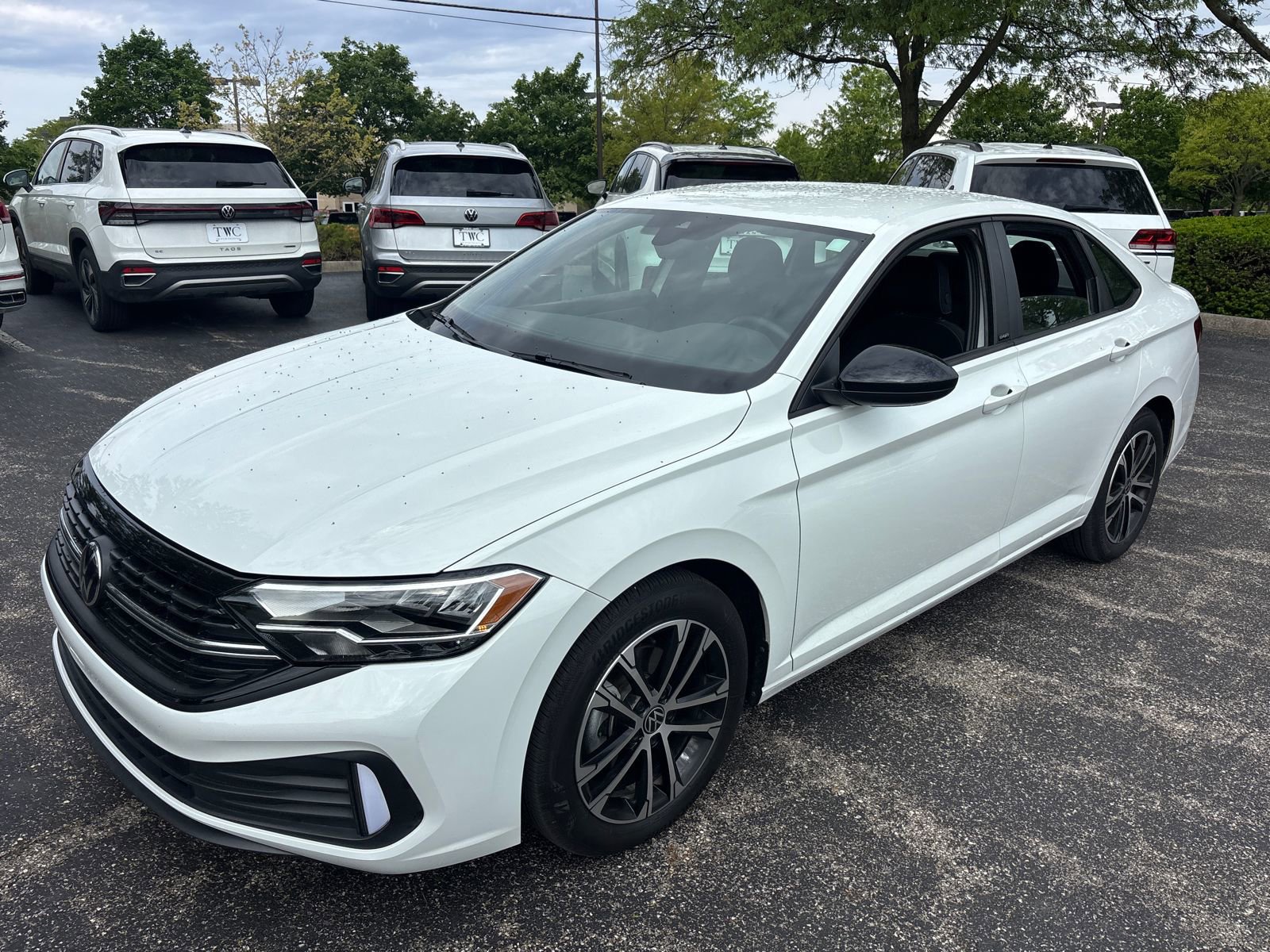 Used 2024 Volkswagen Jetta Sport FWD image 1