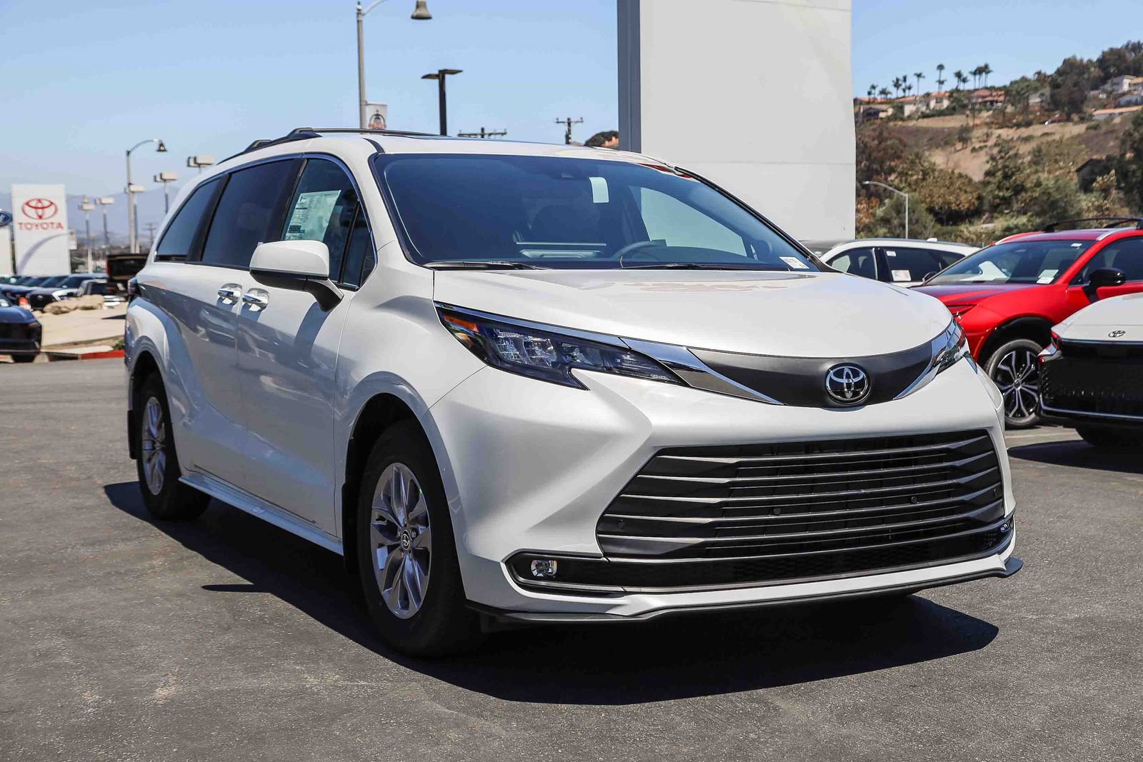 New 2026 Toyota Sienna XLE FWD image 3