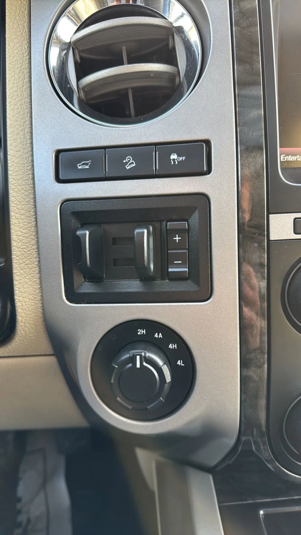 Used 2015 Ford Expedition Limited w/ Equipment Group 301A AWD/4WD image 20