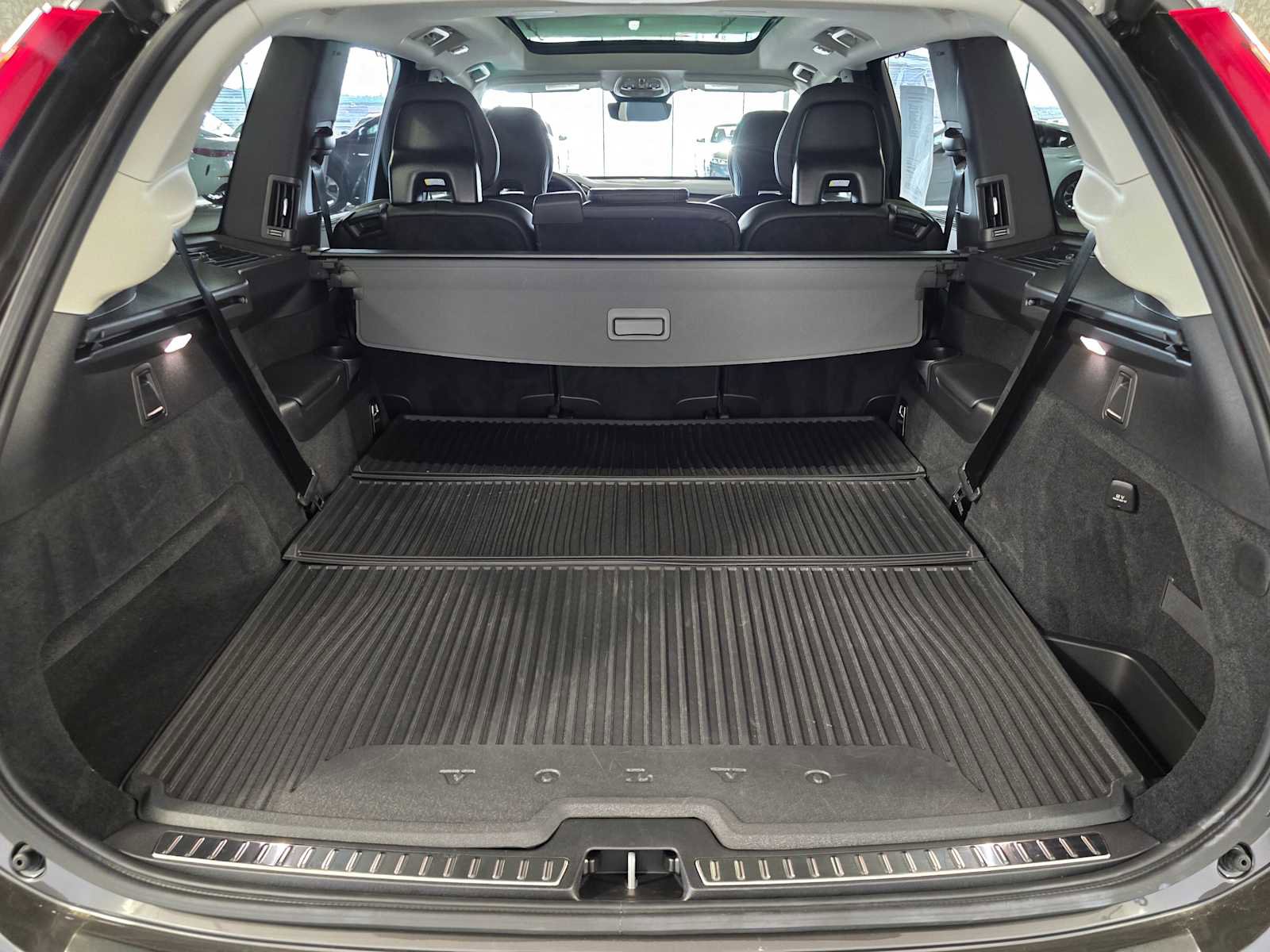 Used 2025 Volvo XC90 B6 Ultra w/ Protection Package Premier image 32