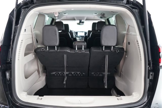 Used 2024 Chrysler Pacifica Touring-L image 33