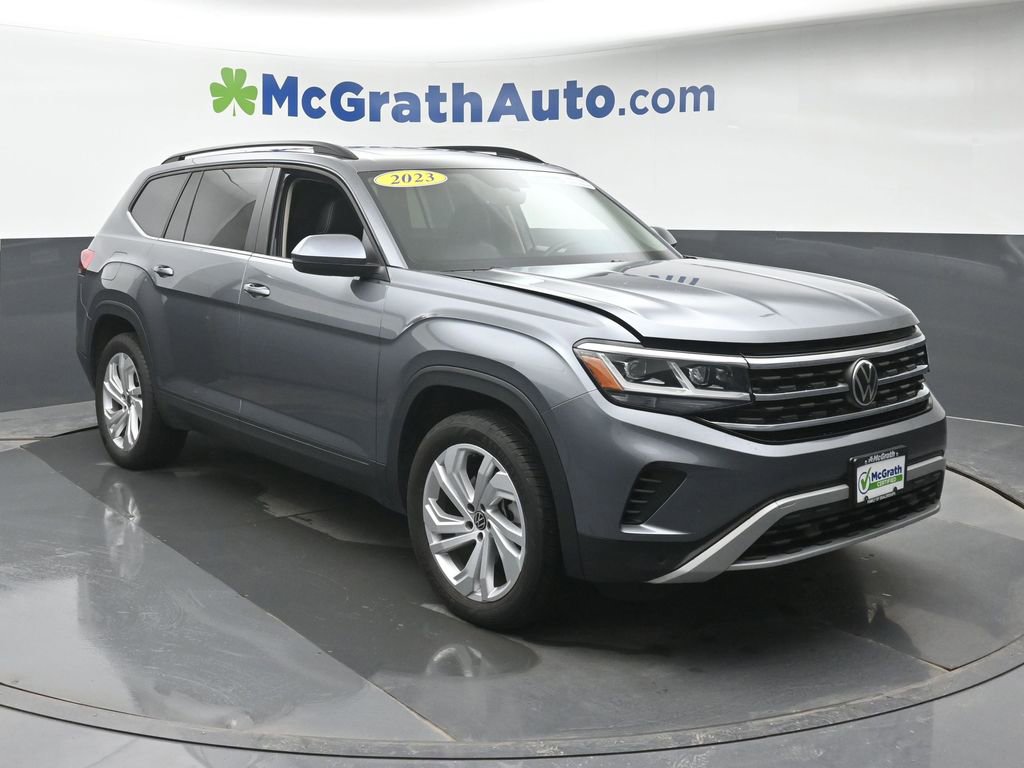 Used 2023 Volkswagen Atlas SE w/ Panoramic Sunroof Package image 2