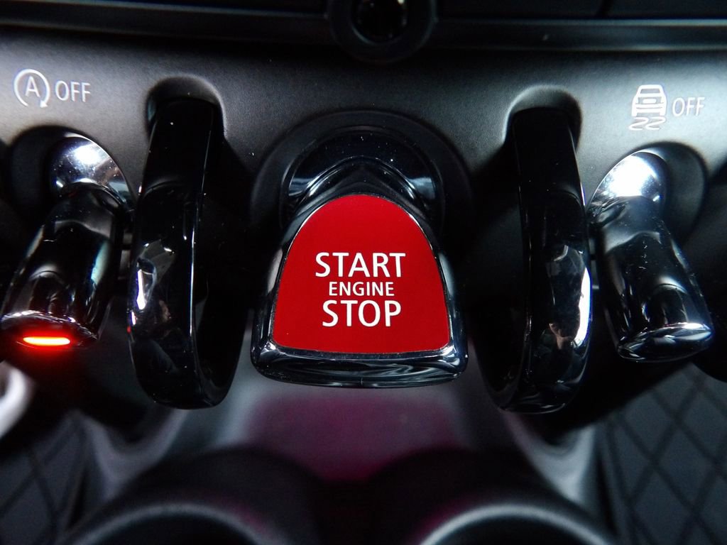 Used 2018 MINI Cooper S image 19