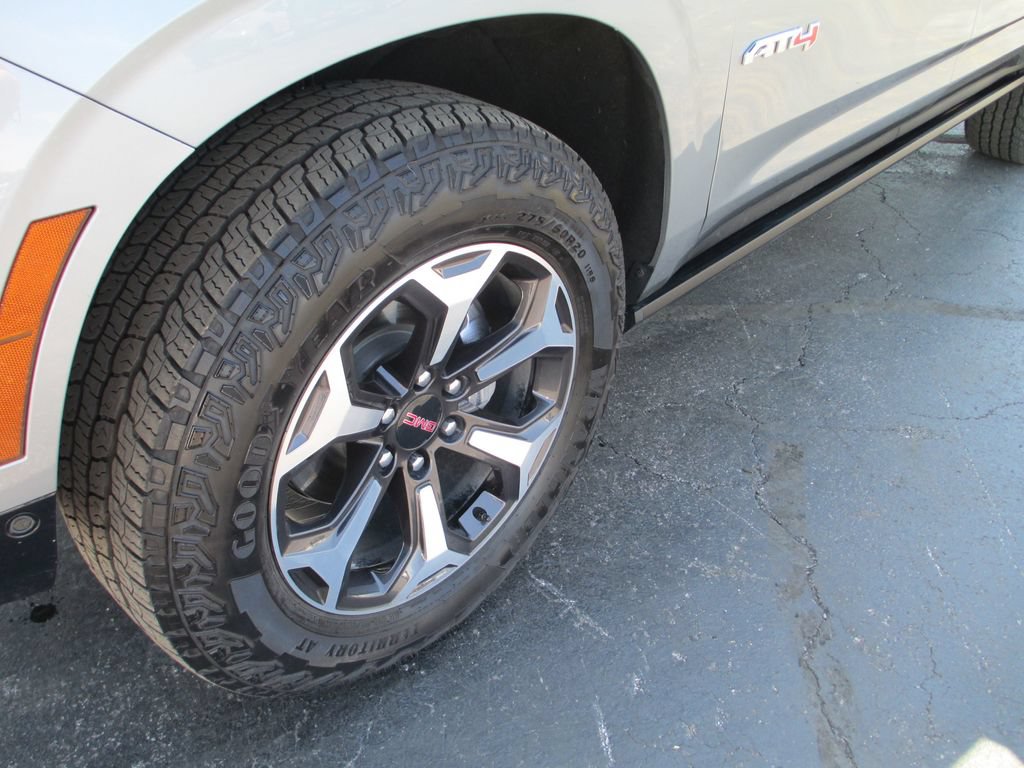 Certified 2025 GMC Yukon XL AT4 Ultimate AWD/4WD image 13