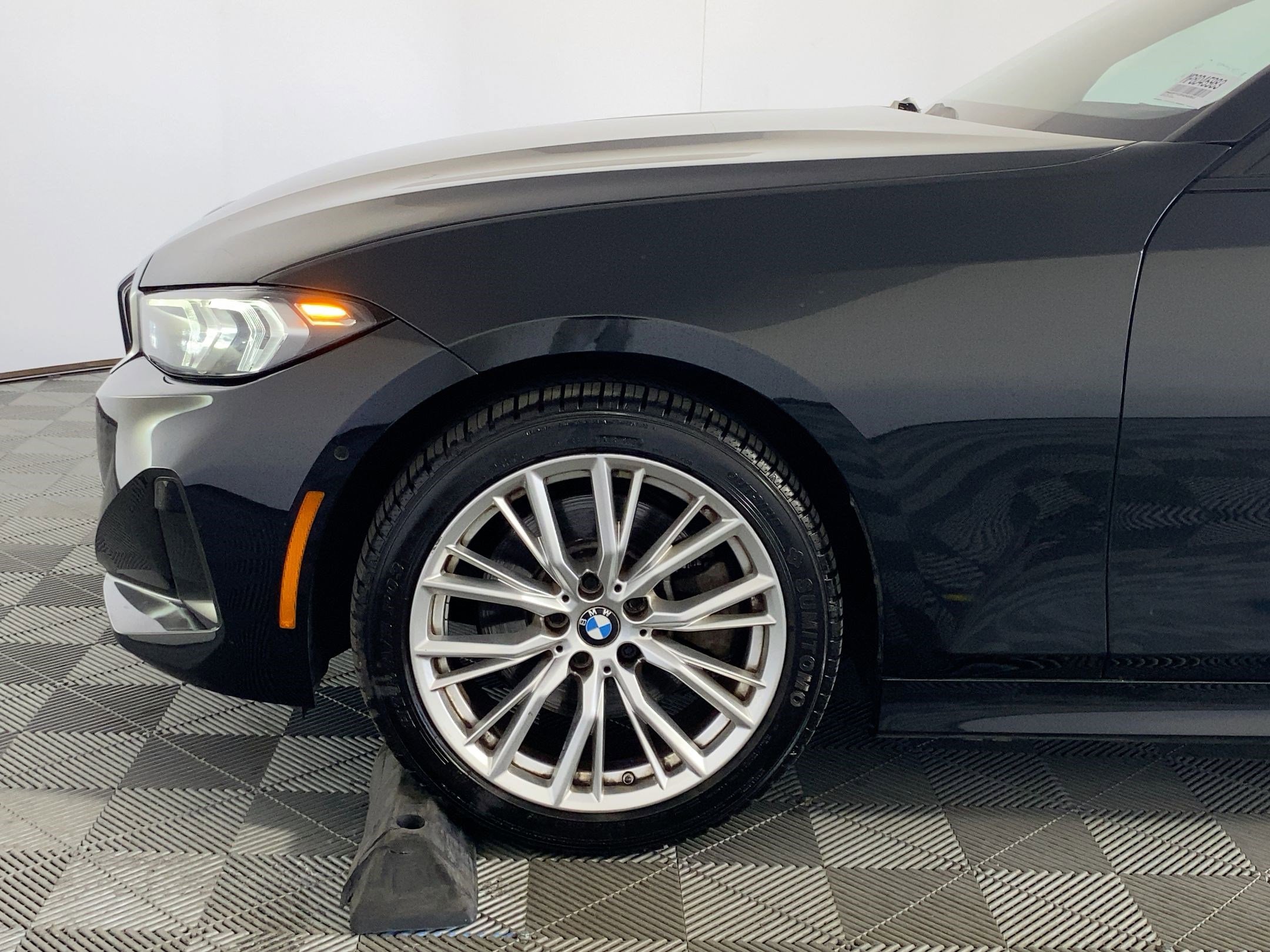 Used 2023 BMW 330i Sedan w/ Premium Package image 9