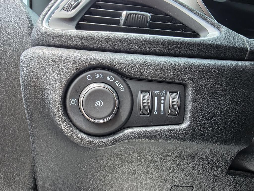 Used 2021 Chrysler Pacifica Limited w/ S Appearance Package FWD image 14