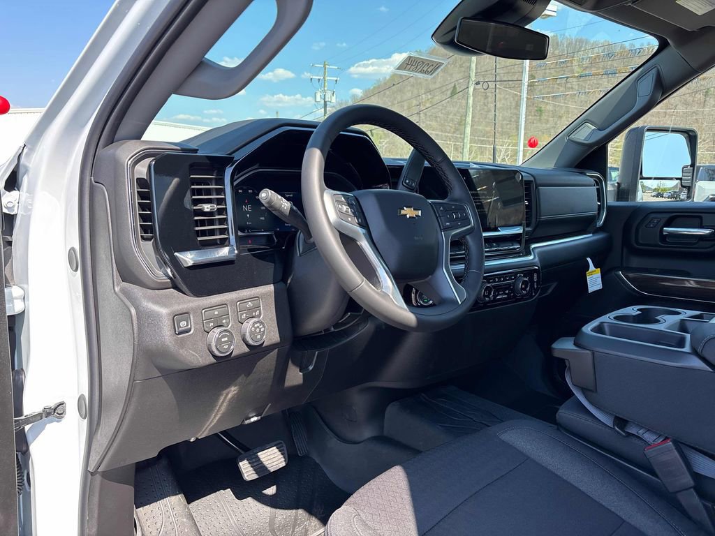 New 2026 Chevrolet Silverado 3500 LT image 12